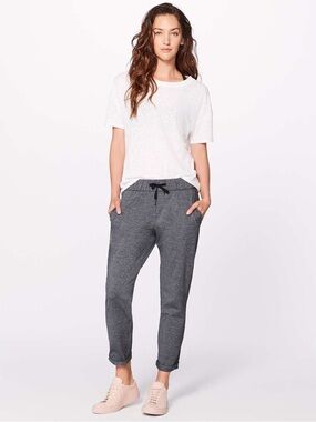 Lululemon On The Fly Pant  Heathered Black Size 2